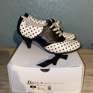 Bass cream/black dots saddle shoe